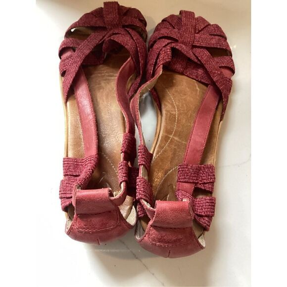 Olukai Slip On Sandals Sz 9 Leather Elastic Red Vacation - Picture 2 of 8